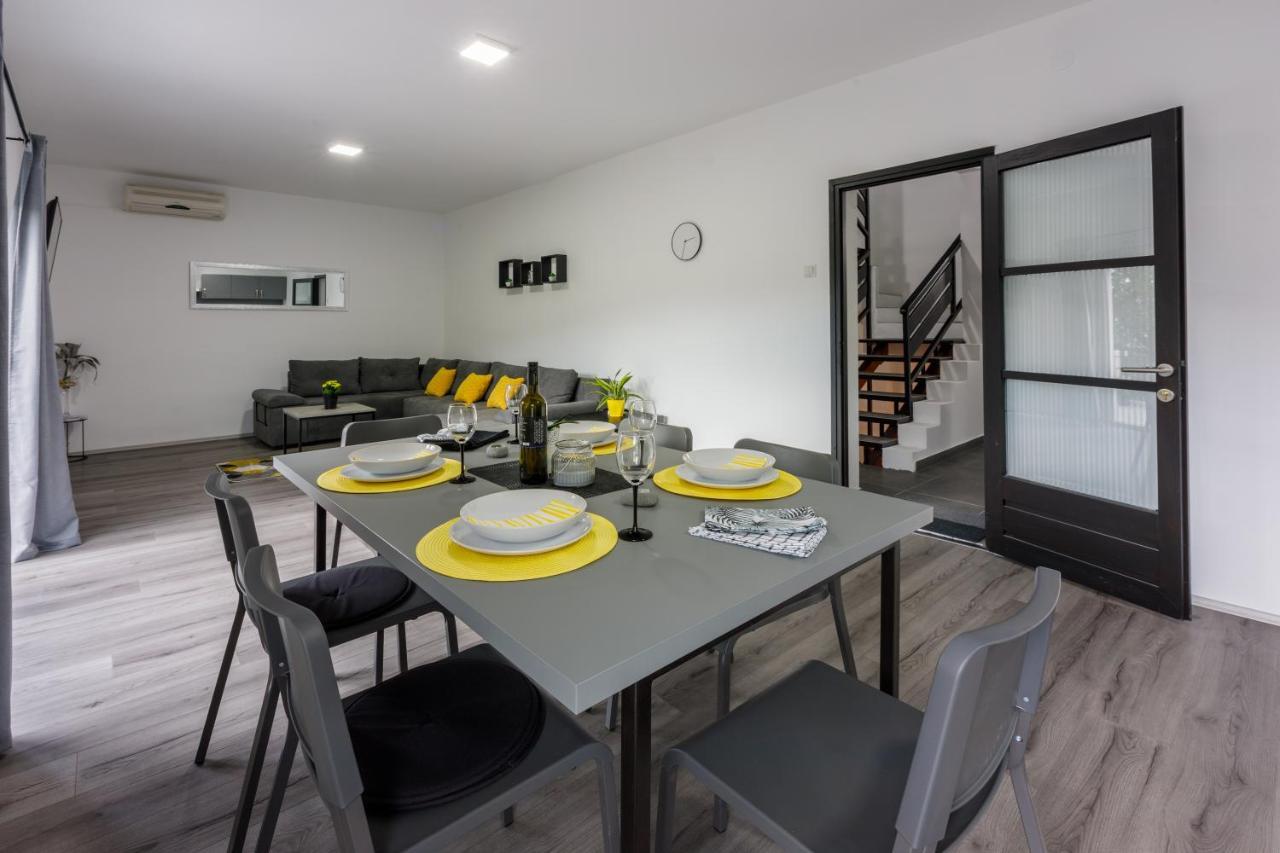 Holiday House Dino Брибир Экстерьер фото